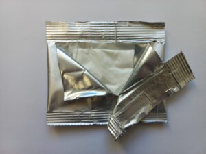 Photo du sachet de biostimulant hydrosoluble dans son étui protecteur